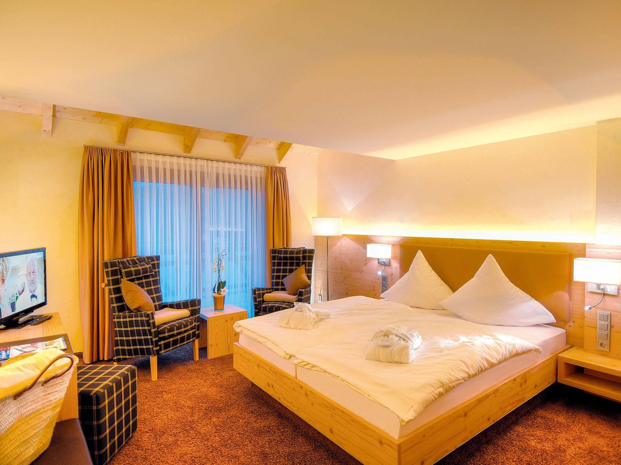 Hotel Gruener Wald Фройденштадт Экстерьер фото