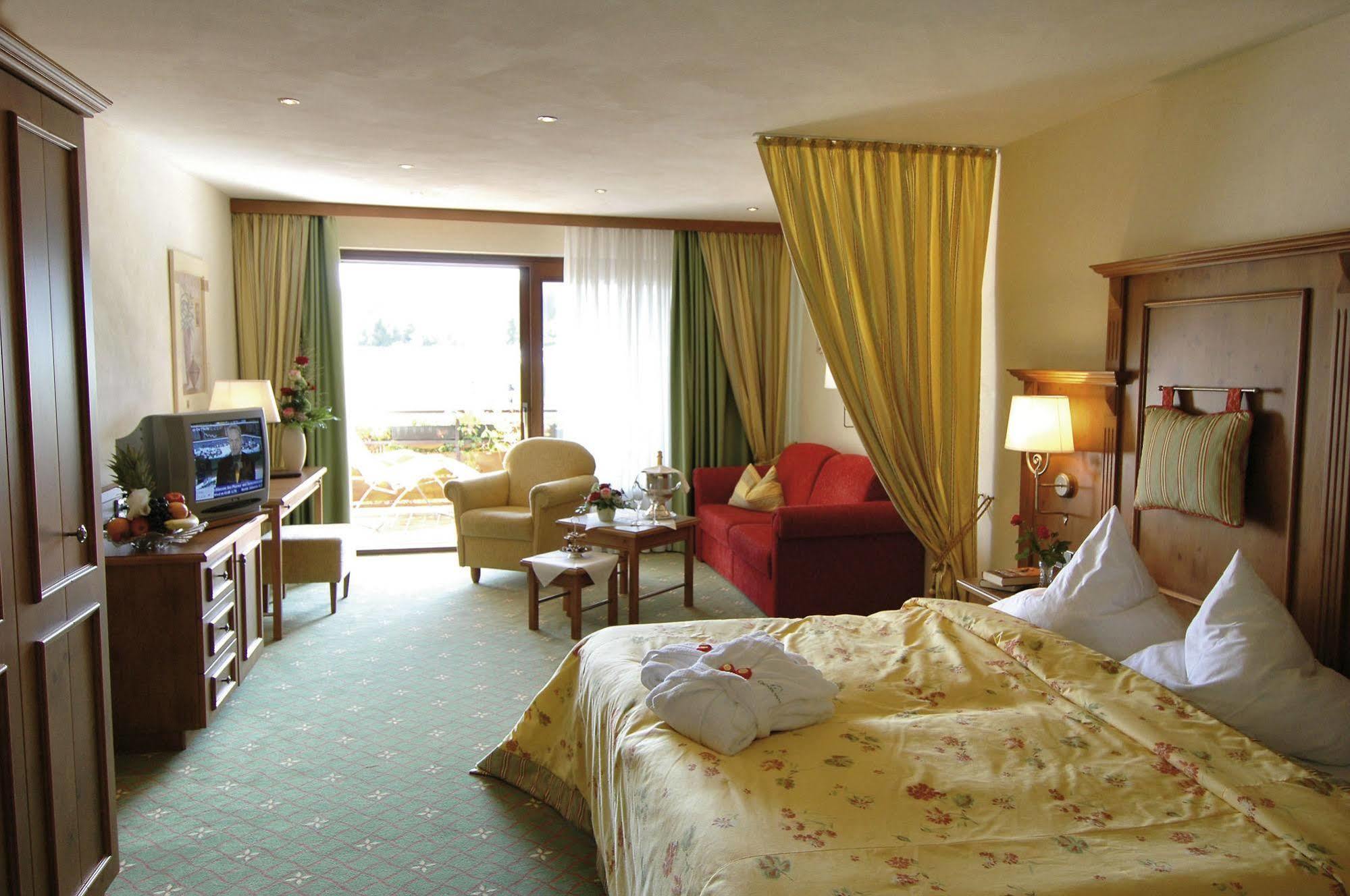 Hotel Gruener Wald Фройденштадт Экстерьер фото